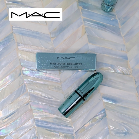 Limited Edition MAC Alluring Aquatics Frost Lipstick Pet Me Please-Nude metallic - Picture 11 of 14